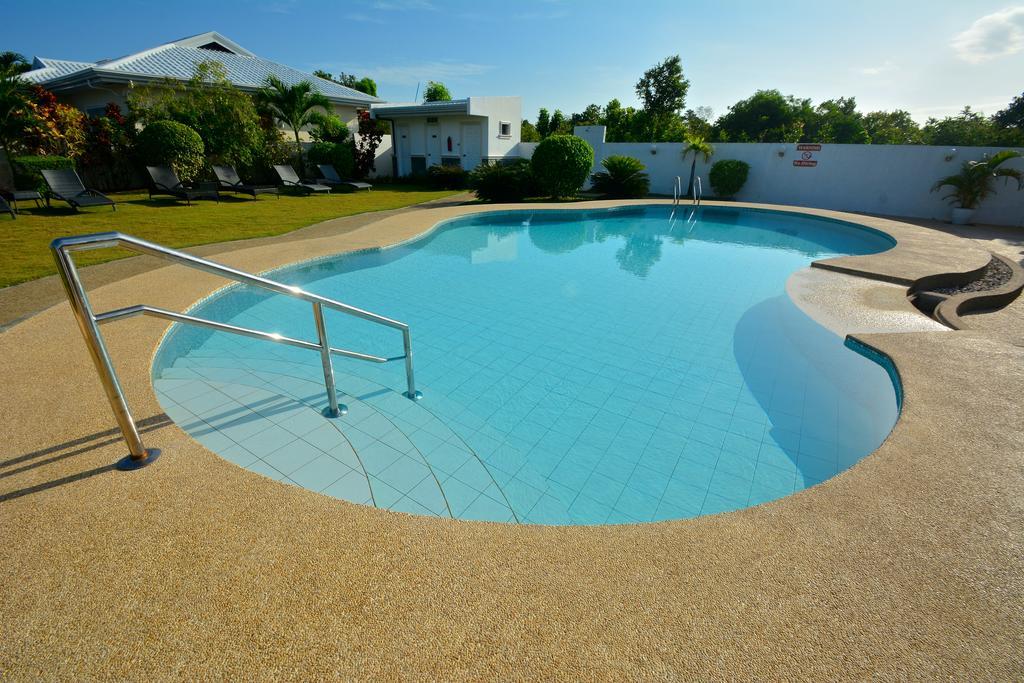 Olivia Resort Serviced Apartments And Bungalows Panglao Bagian luar foto