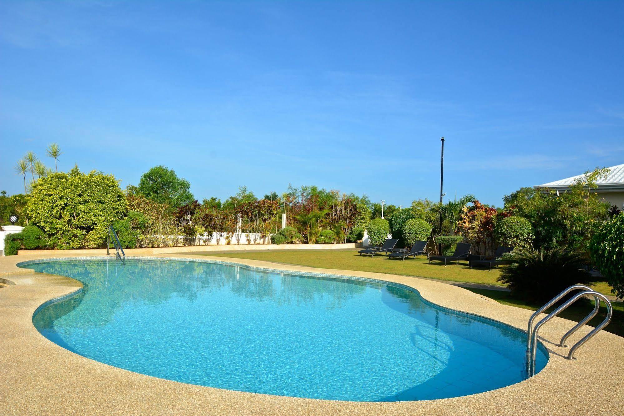 Olivia Resort Serviced Apartments And Bungalows Panglao Bagian luar foto