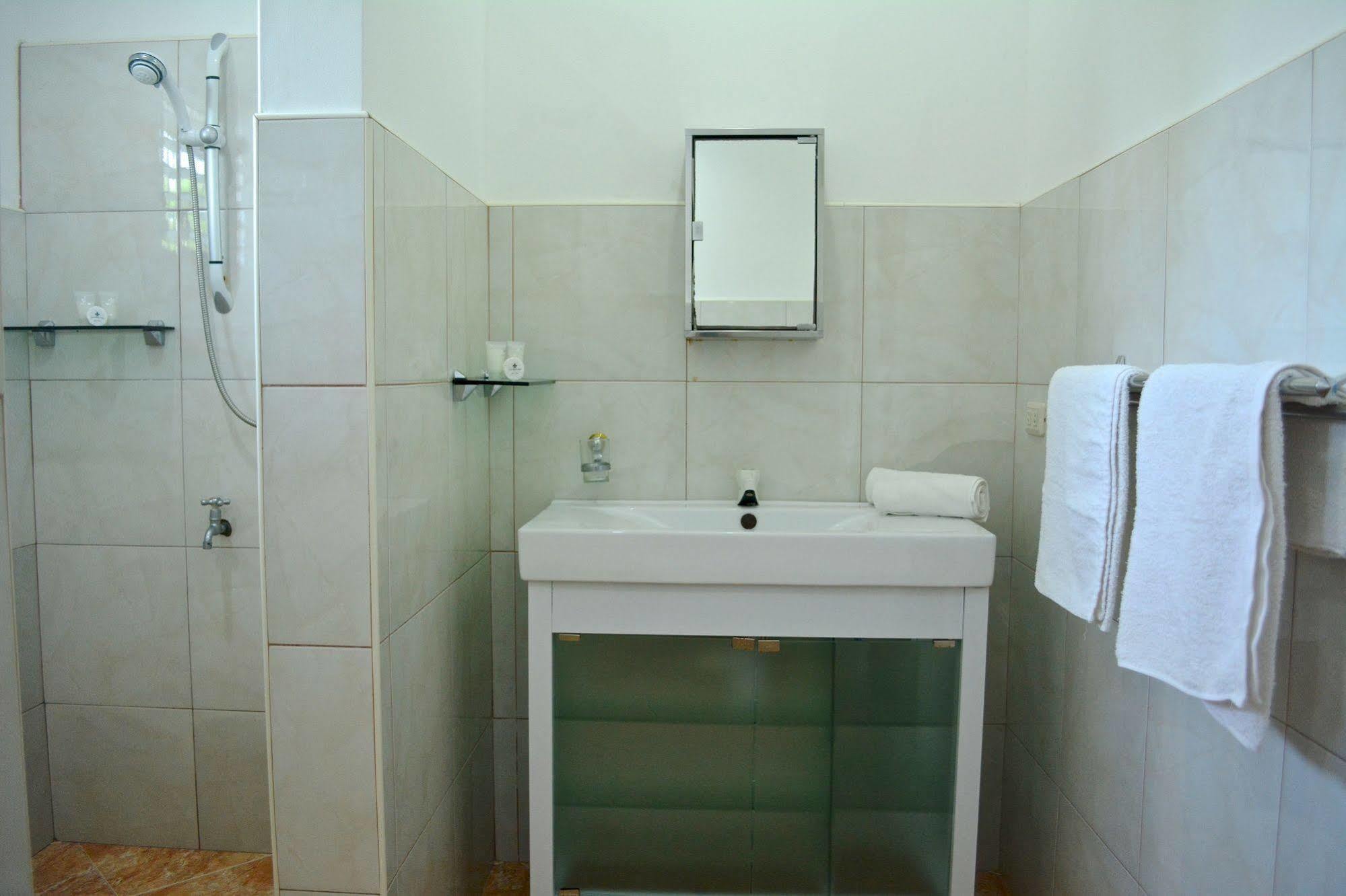 Olivia Resort Serviced Apartments And Bungalows Panglao Bagian luar foto